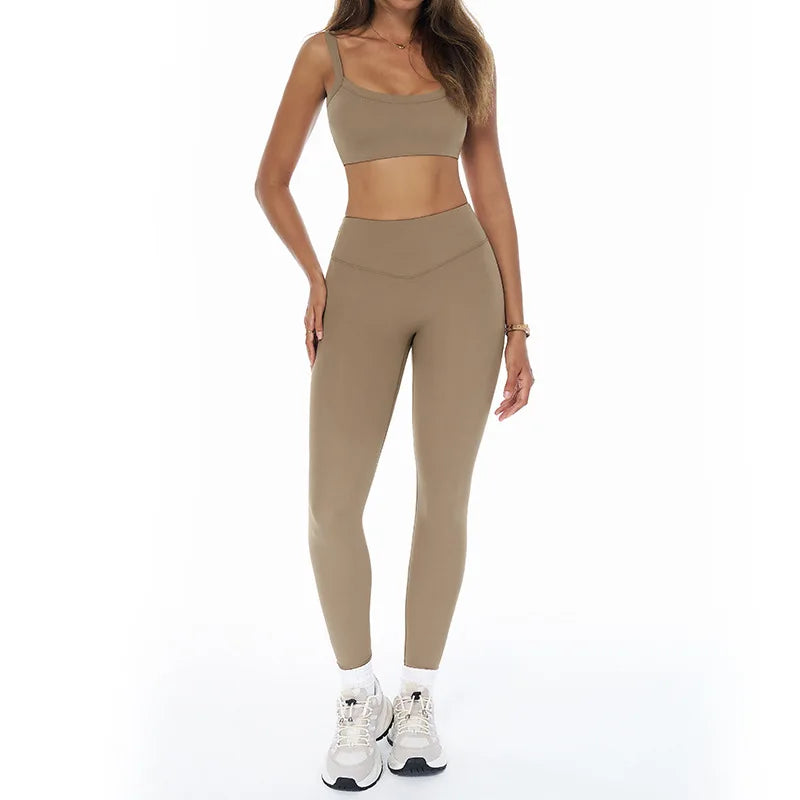 Light Wear Women’s Gym Set – Leggings and Top for Training
